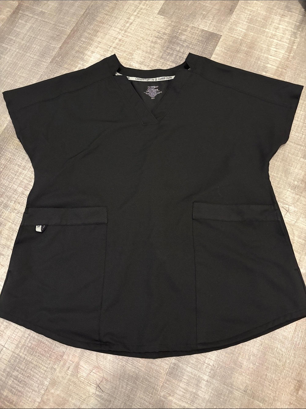 cuddl duds scrub top